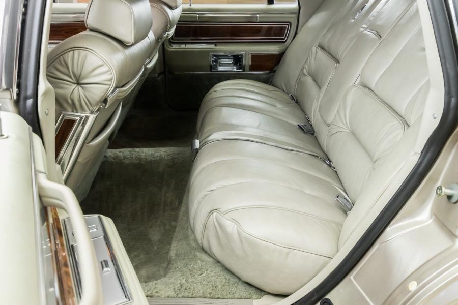 Интерьер Lincoln Continental Mark VI Sedan 1980 года  (фото 53 из 111)